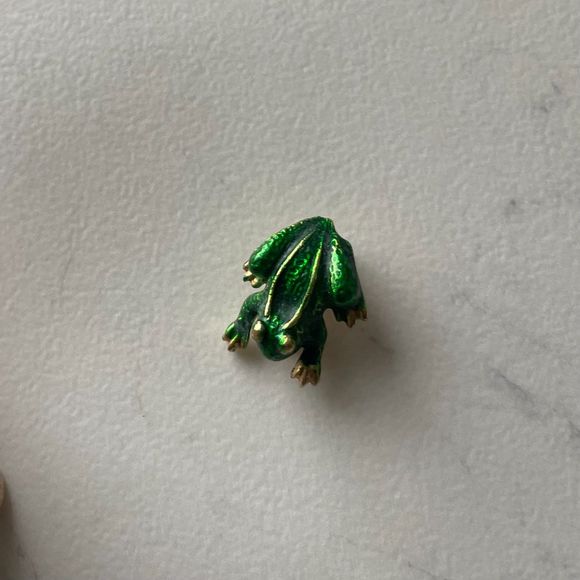 Vintage Green and Gold Enamel Frog Pin - Picture 5 of 10
